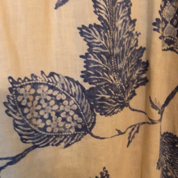 Ralph Lauren skirt, size M Color pallet of cream and blue. - Picture 4 of 6